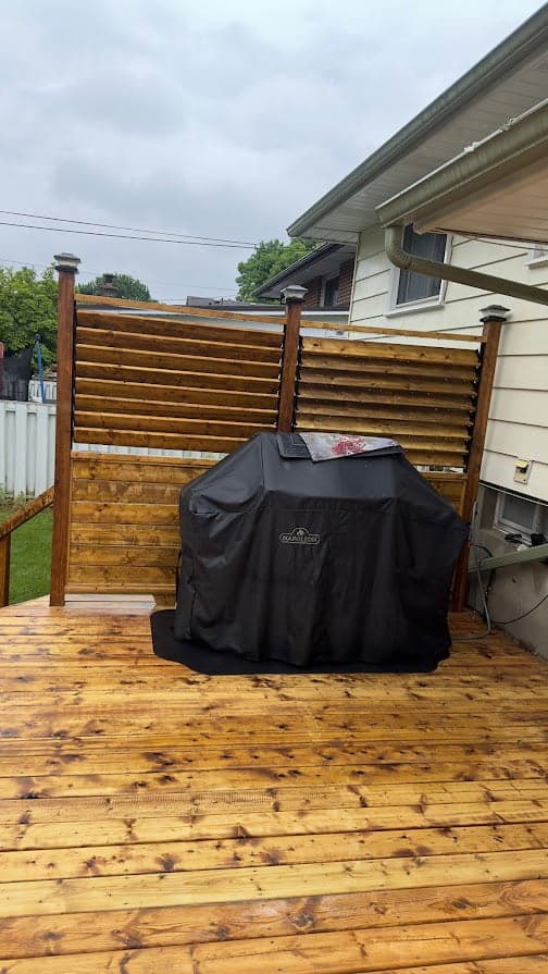 Fence Cleaning & Power Washing in Hamilton, Ontario - Deck Revitalize